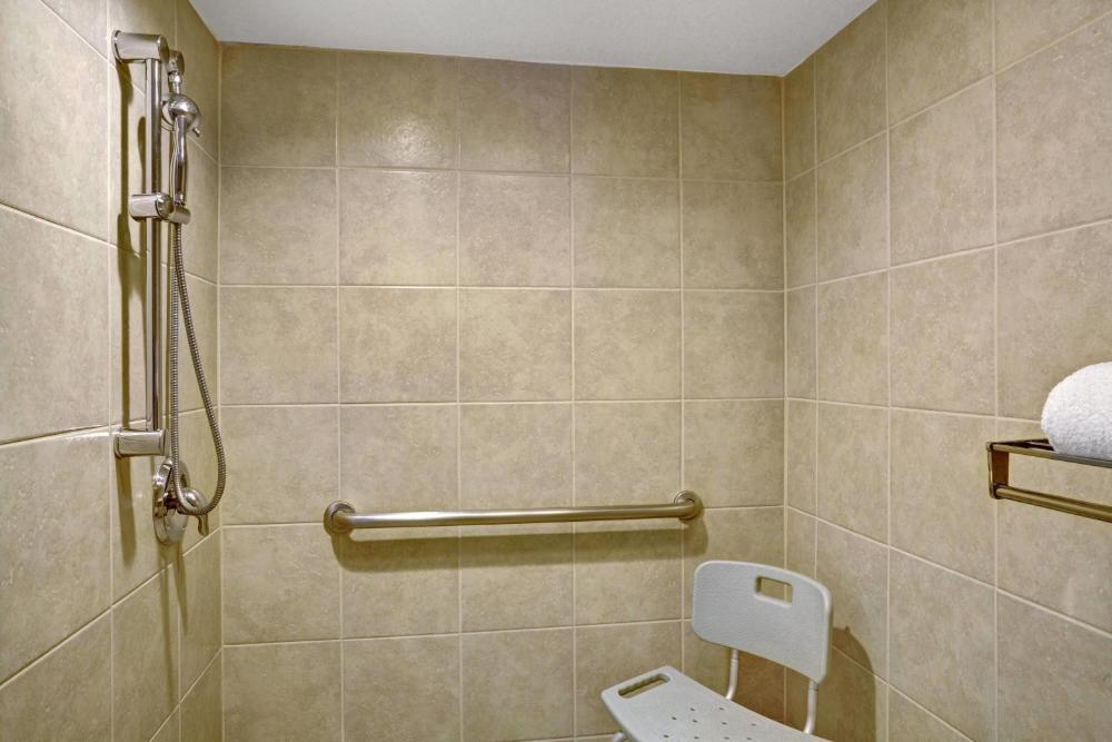 Queen Room with Two Queen Beds - Mobility Access/Non-Smoking interior